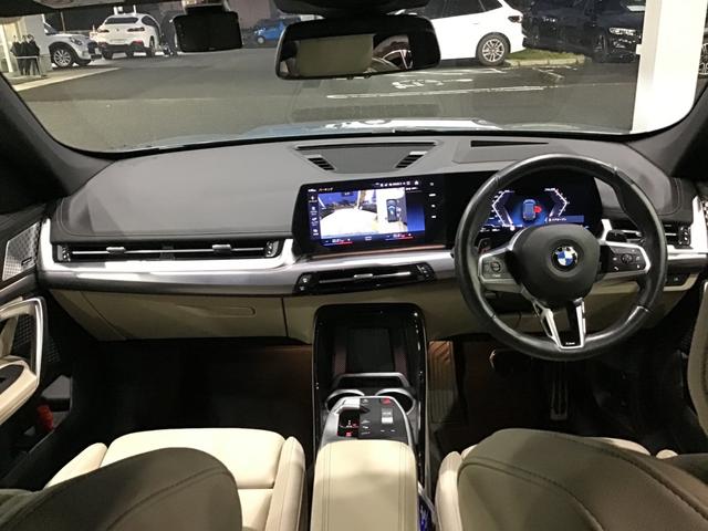 X1 xDrive 20d Mスポーツ アクティブクルーズコントロール ヘッドアップディスプレイ 全周囲カメラ 白革 コンフォートアクセス 電動リアゲート アンビエントライト ハーマンカードンスピーカー アップルカープレイ ワイヤレス充電(16枚目)
