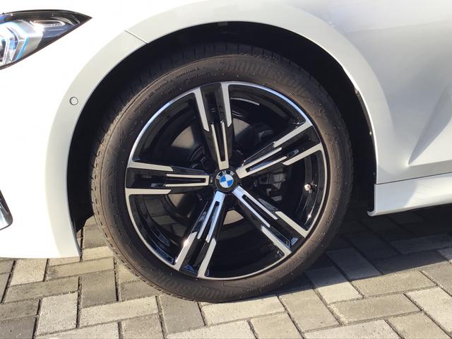 3シリーズ 318iツーリング Mスポーツ アクティブクルーズコントロール ヘッドアップディスプレイ 全周囲カメラ コンフォートアクセス アンビエントライト アップルカープレイ ワイヤレス充電 電動リアゲート 前後パークディスタンスコントロール(10枚目)