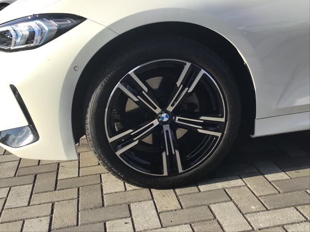 3シリーズ 320d xDriveツーリング Mスポーツ アクティブクルーズコントロール ヘッドアップディスプレイ 全周囲カメラ コンフォートアクセス 電動リアゲート アンビエントライト アップルカープレイ ワイヤレス充電 前後パークディスタンスコントロール(10枚目)