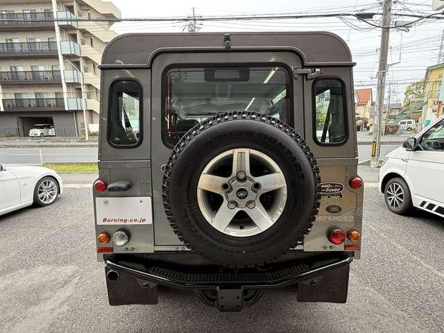 ディフェンダー １１０Ｓ　新車並行最終モデル／Ｆ６速／左Ｈ／７人乗り／ＷＡＲＮウインチロープ／専用ＨＤバンパー／シートヒーター／１０インチ２ＤＩＮアップルカープレイ／２ＤＩＮ用カーボン調パネル／インテークマニホールド交換済み（2枚目）