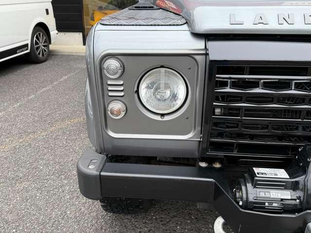 ディフェンダー １１０Ｓ　新車並行最終モデル／Ｆ６速／左Ｈ／７人乗り／ＷＡＲＮウインチロープ／専用ＨＤバンパー／シートヒーター／１０インチ２ＤＩＮアップルカープレイ／２ＤＩＮ用カーボン調パネル／インテークマニホールド交換済み（4枚目）