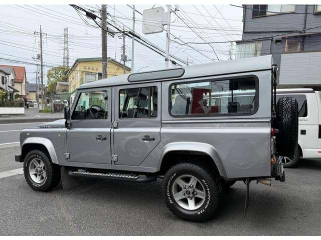 ディフェンダー １１０Ｓ　新車並行最終モデル／Ｆ６速／左Ｈ／７人乗り／ＷＡＲＮウインチロープ／専用ＨＤバンパー／シートヒーター／１０インチ２ＤＩＮアップルカープレイ／２ＤＩＮ用カーボン調パネル／インテークマニホールド交換済み（32枚目）