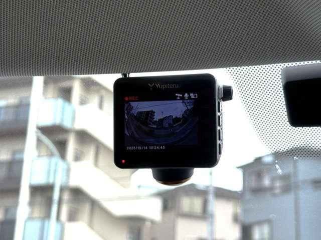 ＭＩＮＩ クーパーＳＤ　クロスオーバー　オール４　限定色セージ・グリーン　プレミアムプラスＰＫＧ　４ＷＤ　ドライブレコーダー　バックカメラ　ナビ　クルーズコントロール　パークアシスト　　ＬＥＤヘッドランプ（4枚目）