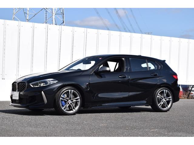 Ｍ１３５ｉ　ｘＤｒｉｖｅ　純正ナビ　１８インチ　衝突軽減ブレーキ　ＡＣＣ　バックカメラ　前後障害物センサー　後退アシスト　ＳＯＳコール　電動Ｒゲート　ブラックレザー　シートヒーター　Ｂｌｕｅｔｏｏｔｈ　車線逸脱警告(3枚目)