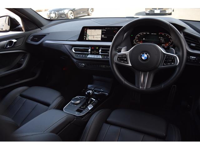 Ｍ１３５ｉ　ｘＤｒｉｖｅ　純正ナビ　１８インチ　衝突軽減ブレーキ　ＡＣＣ　バックカメラ　前後障害物センサー　後退アシスト　ＳＯＳコール　電動Ｒゲート　ブラックレザー　シートヒーター　Ｂｌｕｅｔｏｏｔｈ　車線逸脱警告(11枚目)