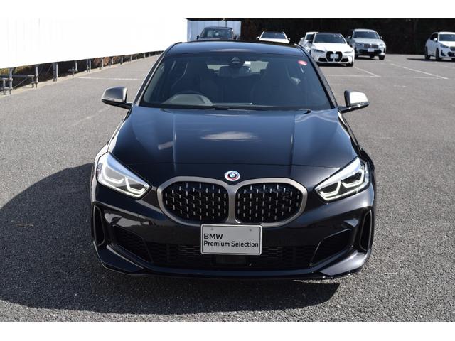 Ｍ１３５ｉ　ｘＤｒｉｖｅ　純正ナビ　１８インチ　衝突軽減ブレーキ　ＡＣＣ　バックカメラ　前後障害物センサー　後退アシスト　ＳＯＳコール　電動Ｒゲート　ブラックレザー　シートヒーター　Ｂｌｕｅｔｏｏｔｈ　車線逸脱警告(32枚目)