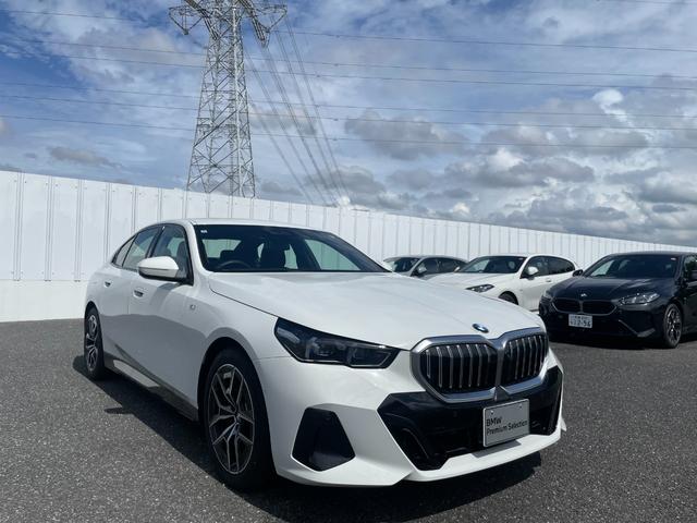 5シリーズ 523i Mスポーツ 認定中古車/元デモカー/マイルドハイブリッド/コンフォートドライビングPKG(アダプティブサスペンション/インテグレイテッドアクティブステアリング/ランバーサポート/4ゾーンオートエアコン)/TV(4枚目)