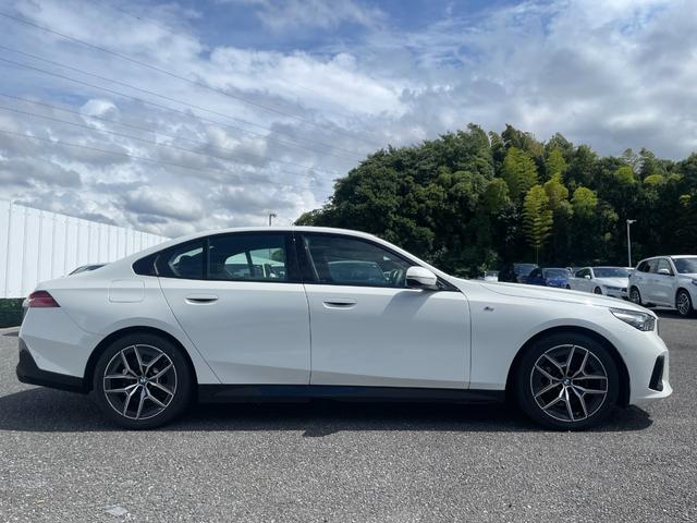 5シリーズ 523i Mスポーツ 認定中古車/元デモカー/マイルドハイブリッド/コンフォートドライビングPKG(アダプティブサスペンション/インテグレイテッドアクティブステアリング/ランバーサポート/4ゾーンオートエアコン)/TV(5枚目)