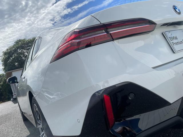 5シリーズ 523i Mスポーツ 認定中古車/元デモカー/マイルドハイブリッド/コンフォートドライビングPKG(アダプティブサスペンション/インテグレイテッドアクティブステアリング/ランバーサポート/4ゾーンオートエアコン)/TV(14枚目)