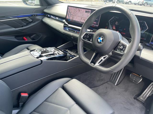 5シリーズ 523i Mスポーツ 認定中古車/元デモカー/マイルドハイブリッド/コンフォートドライビングPKG(アダプティブサスペンション/インテグレイテッドアクティブステアリング/ランバーサポート/4ゾーンオートエアコン)/TV(21枚目)