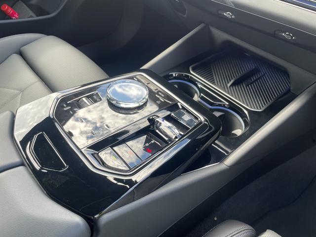 5シリーズ 523i Mスポーツ 認定中古車/元デモカー/マイルドハイブリッド/コンフォートドライビングPKG(アダプティブサスペンション/インテグレイテッドアクティブステアリング/ランバーサポート/4ゾーンオートエアコン)/TV(23枚目)