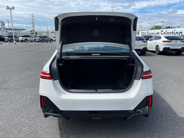 5シリーズ 523i Mスポーツ 認定中古車/元デモカー/マイルドハイブリッド/コンフォートドライビングPKG(アダプティブサスペンション/インテグレイテッドアクティブステアリング/ランバーサポート/4ゾーンオートエアコン)/TV(48枚目)