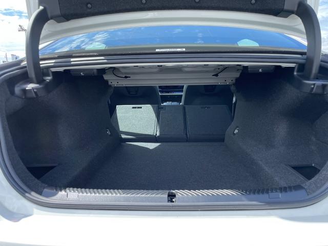 5シリーズ 523i Mスポーツ 認定中古車/元デモカー/マイルドハイブリッド/コンフォートドライビングPKG(アダプティブサスペンション/インテグレイテッドアクティブステアリング/ランバーサポート/4ゾーンオートエアコン)/TV(53枚目)