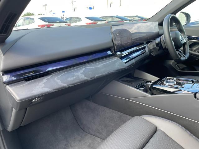 5シリーズ 523i Mスポーツ 認定中古車/元デモカー/マイルドハイブリッド/コンフォートドライビングPKG(アダプティブサスペンション/インテグレイテッドアクティブステアリング/ランバーサポート/4ゾーンオートエアコン)/TV(60枚目)