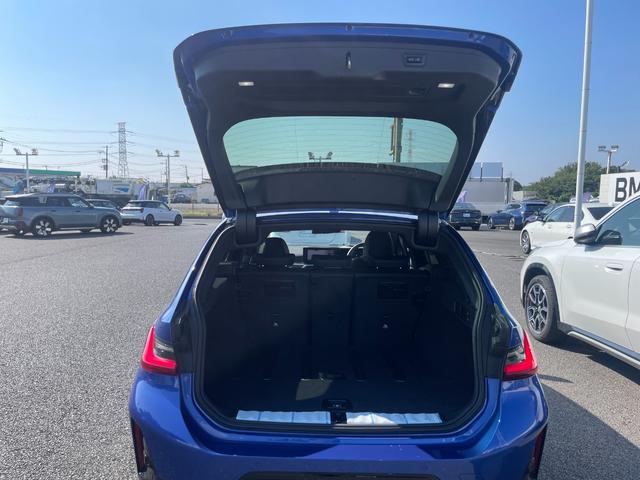 ３シリーズ ３１８ｉツーリング　Ｍスポーツ　認定中古車　ドライビングアシストプロフェッショナル　パーキングアシストプラス　ブラックレザーシート　ヒーター　プライバシーガラス　アダプティブＬＥＤライト　１８アロイーホイール　ミラー内臓ＥＴＣ（41枚目）