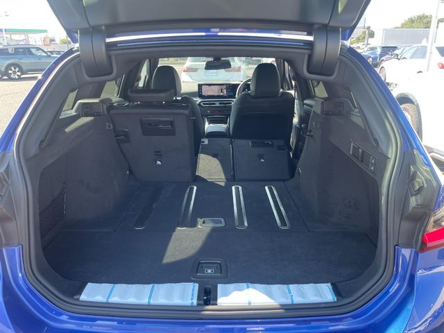 ３シリーズ ３１８ｉツーリング　Ｍスポーツ　認定中古車　ドライビングアシストプロフェッショナル　パーキングアシストプラス　ブラックレザーシート　ヒーター　プライバシーガラス　アダプティブＬＥＤライト　１８アロイーホイール　ミラー内臓ＥＴＣ（46枚目）