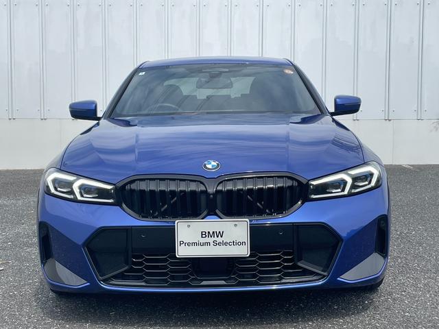 3シリーズ 320d xDriveMスポーツエディションシャドー 認定中古車 ドライビングアシストプロフェッショナル パーキングアシストプラス ブラックレザーシート ヒーター プライバシーガラス アダプティブLEDライト 19アロイーホイール ミラー内臓ETC(8枚目)