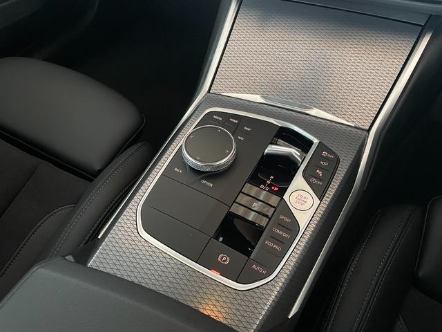 3シリーズ 320d xDriveMスポーツエディションシャドー 認定中古車 ドライビングアシストプロフェッショナル パーキングアシストプラス ブラックレザーシート ヒーター プライバシーガラス アダプティブLEDライト 19アロイーホイール ミラー内臓ETC(20枚目)