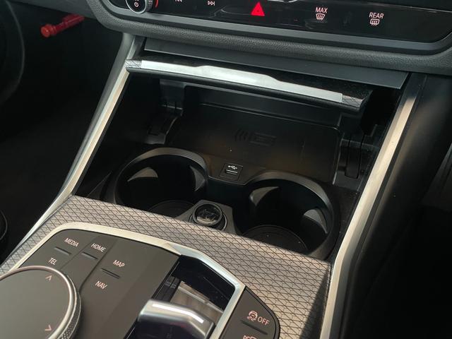 3シリーズ 320d xDriveMスポーツエディションシャドー 認定中古車 ドライビングアシストプロフェッショナル パーキングアシストプラス ブラックレザーシート ヒーター プライバシーガラス アダプティブLEDライト 19アロイーホイール ミラー内臓ETC(22枚目)