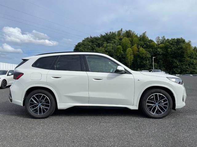 ｉＸ１ ｅＤｒｉｖｅ　２０　Ｍスポーツ　認定中古車／元デモカー／電気自動車／１８インチアロイホイール／電動フロントシート／フロントシートヒーター／アダプティブＭサスペンション／ドライビングアシストプロフェッショナル／パーキングアシストプラス（5枚目）