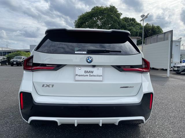 ｉＸ１ ｅＤｒｉｖｅ　２０　Ｍスポーツ　認定中古車／元デモカー／電気自動車／１８インチアロイホイール／電動フロントシート／フロントシートヒーター／アダプティブＭサスペンション／ドライビングアシストプロフェッショナル／パーキングアシストプラス（7枚目）