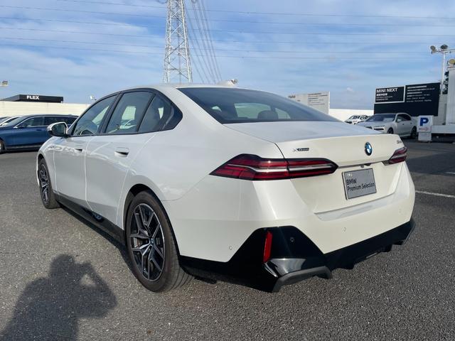 ５シリーズ ５２３ｄ　ｘＤｒｉｖｅ　Ｍスポーツ　認定中古車／元試乗車／コンフォートドライビングＰＫＧ（アダプティブサスペンション／インテグレイテッドアクティブステアリング／ランバーサポート／４ゾーンオートエアコン）／Ｄアシストプロ／Ｐアシストプロ（9枚目）