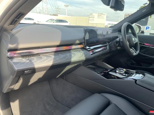 ５シリーズ ５２３ｄ　ｘＤｒｉｖｅ　Ｍスポーツ　認定中古車／元試乗車／コンフォートドライビングＰＫＧ（アダプティブサスペンション／インテグレイテッドアクティブステアリング／ランバーサポート／４ゾーンオートエアコン）／Ｄアシストプロ／Ｐアシストプロ（70枚目）