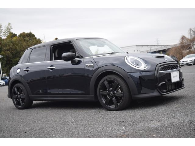 クーパーSD エッセンシャル・トリム 正規認定中古車 純正HDDナビ リアビューカメラ クルーズコントロール カバナシートカバー MINIドライビングモード ドライブアシスト デジタルメーター Bluetooth接続 SOSコール LEDヘッドライト(6枚目)