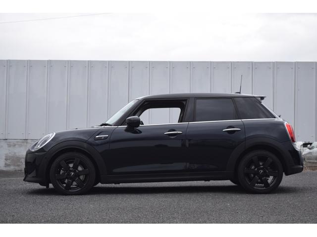 クーパーSD エッセンシャル・トリム 正規認定中古車 純正HDDナビ リアビューカメラ クルーズコントロール カバナシートカバー MINIドライビングモード ドライブアシスト デジタルメーター Bluetooth接続 SOSコール LEDヘッドライト(7枚目)