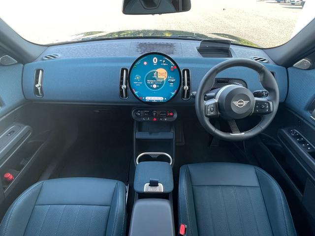 MINI カントリーマン D FAVOURED TRIM 認定中古車/元デモカー/FAVOURED TRIM/Mパッケージ(電動シート/ハーマンカードン/プライバシーガラス/インテリアカメラ)/19インチカレイドスポークスポークアロイホイール/Fシートヒータ(2枚目)