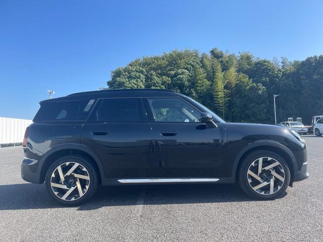 MINI カントリーマン D FAVOURED TRIM 認定中古車/元デモカー/FAVOURED TRIM/Mパッケージ(電動シート/ハーマンカードン/プライバシーガラス/インテリアカメラ)/19インチカレイドスポークスポークアロイホイール/Fシートヒータ(7枚目)