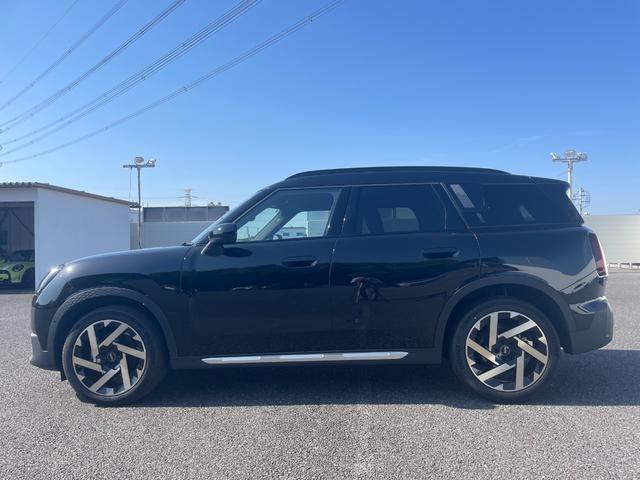 MINI カントリーマン D FAVOURED TRIM 認定中古車/元デモカー/FAVOURED TRIM/Mパッケージ(電動シート/ハーマンカードン/プライバシーガラス/インテリアカメラ)/19インチカレイドスポークスポークアロイホイール/Fシートヒータ(8枚目)