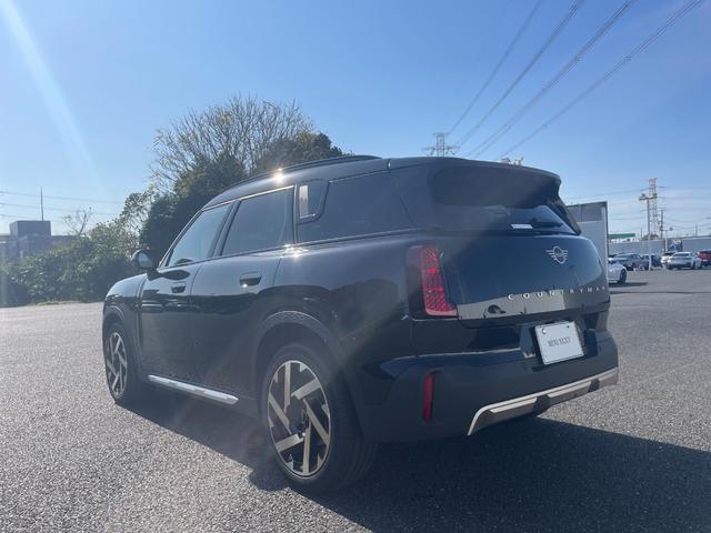 MINI カントリーマン D FAVOURED TRIM 認定中古車/元デモカー/FAVOURED TRIM/Mパッケージ(電動シート/ハーマンカードン/プライバシーガラス/インテリアカメラ)/19インチカレイドスポークスポークアロイホイール/Fシートヒータ(10枚目)