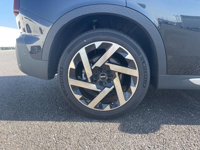 MINI カントリーマン D FAVOURED TRIM 認定中古車/元デモカー/FAVOURED TRIM/Mパッケージ(電動シート/ハーマンカードン/プライバシーガラス/インテリアカメラ)/19インチカレイドスポークスポークアロイホイール/Fシートヒータ(37枚目)