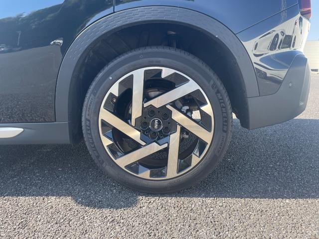 MINI カントリーマン D FAVOURED TRIM 認定中古車/元デモカー/FAVOURED TRIM/Mパッケージ(電動シート/ハーマンカードン/プライバシーガラス/インテリアカメラ)/19インチカレイドスポークスポークアロイホイール/Fシートヒータ(39枚目)