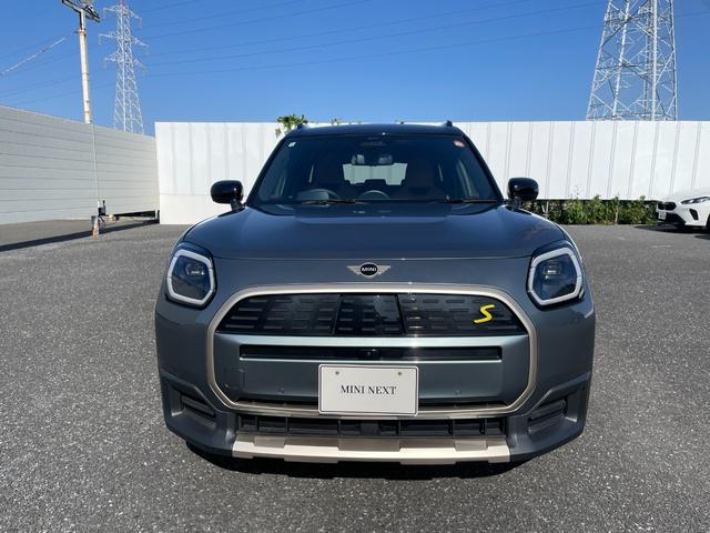 ＭＩＮＩ カントリーマンＳＥ　ＡＬＬ４　ＦＡＶＯＵＲＥＤ　ＴＲＩＭ　認定中古車／元デモカー／電気自動車／Ｍパッケージ（電動シート／ハーマンカードン／インテリアカメラ／プライバシーガラス）／ドライビングアシストプロ／パーキングアシストプラス／Ｆシートヒーター（2枚目）