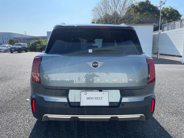 ＭＩＮＩ カントリーマンＳＥ　ＡＬＬ４　ＦＡＶＯＵＲＥＤ　ＴＲＩＭ　認定中古車／元デモカー／電気自動車／Ｍパッケージ（電動シート／ハーマンカードン／インテリアカメラ／プライバシーガラス）／ドライビングアシストプロ／パーキングアシストプラス／Ｆシートヒーター（7枚目）