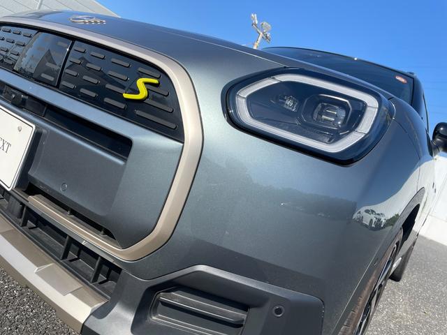 ＭＩＮＩ カントリーマンＳＥ　ＡＬＬ４　ＦＡＶＯＵＲＥＤ　ＴＲＩＭ　認定中古車／元デモカー／電気自動車／Ｍパッケージ（電動シート／ハーマンカードン／インテリアカメラ／プライバシーガラス）／ドライビングアシストプロ／パーキングアシストプラス／Ｆシートヒーター（10枚目）