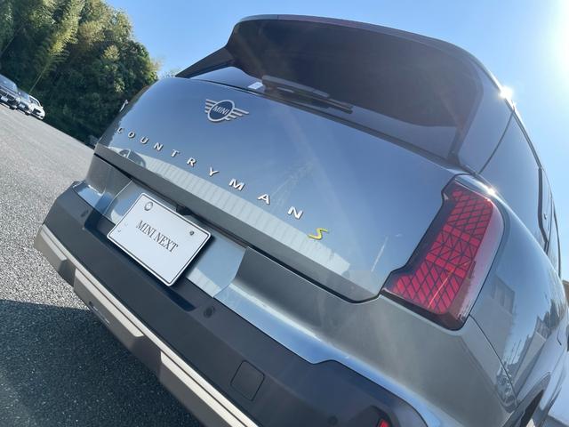 ＭＩＮＩ カントリーマンＳＥ　ＡＬＬ４　ＦＡＶＯＵＲＥＤ　ＴＲＩＭ　認定中古車／元デモカー／電気自動車／Ｍパッケージ（電動シート／ハーマンカードン／インテリアカメラ／プライバシーガラス）／ドライビングアシストプロ／パーキングアシストプラス／Ｆシートヒーター（12枚目）