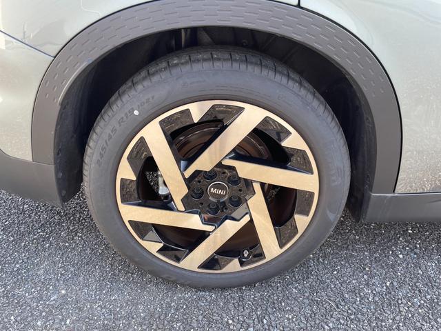 ＭＩＮＩ カントリーマンＳＥ　ＡＬＬ４　ＦＡＶＯＵＲＥＤ　ＴＲＩＭ　認定中古車／元デモカー／電気自動車／Ｍパッケージ（電動シート／ハーマンカードン／インテリアカメラ／プライバシーガラス）／ドライビングアシストプロ／パーキングアシストプラス／Ｆシートヒーター（15枚目）