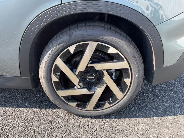 ＭＩＮＩ カントリーマンＳＥ　ＡＬＬ４　ＦＡＶＯＵＲＥＤ　ＴＲＩＭ　認定中古車／元デモカー／電気自動車／Ｍパッケージ（電動シート／ハーマンカードン／インテリアカメラ／プライバシーガラス）／ドライビングアシストプロ／パーキングアシストプラス／Ｆシートヒーター（16枚目）