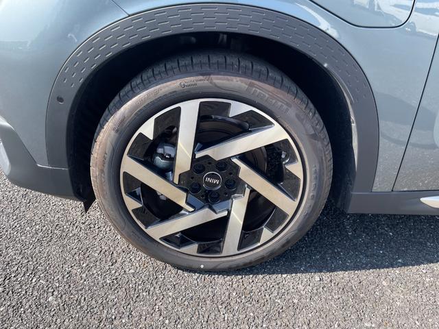ＭＩＮＩ カントリーマンＳＥ　ＡＬＬ４　ＦＡＶＯＵＲＥＤ　ＴＲＩＭ　認定中古車／元デモカー／電気自動車／Ｍパッケージ（電動シート／ハーマンカードン／インテリアカメラ／プライバシーガラス）／ドライビングアシストプロ／パーキングアシストプラス／Ｆシートヒーター（17枚目）