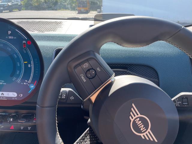 ＭＩＮＩ カントリーマンＳＥ　ＡＬＬ４　ＦＡＶＯＵＲＥＤ　ＴＲＩＭ　認定中古車／元デモカー／電気自動車／Ｍパッケージ（電動シート／ハーマンカードン／インテリアカメラ／プライバシーガラス）／ドライビングアシストプロ／パーキングアシストプラス／Ｆシートヒーター（30枚目）