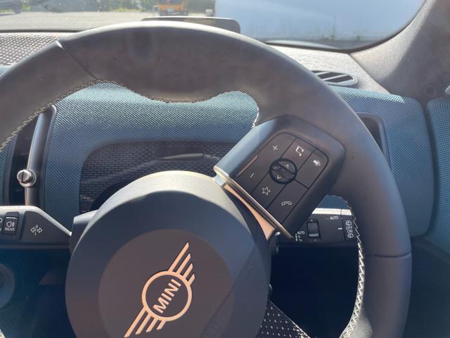 ＭＩＮＩ カントリーマンＳＥ　ＡＬＬ４　ＦＡＶＯＵＲＥＤ　ＴＲＩＭ　認定中古車／元デモカー／電気自動車／Ｍパッケージ（電動シート／ハーマンカードン／インテリアカメラ／プライバシーガラス）／ドライビングアシストプロ／パーキングアシストプラス／Ｆシートヒーター（31枚目）