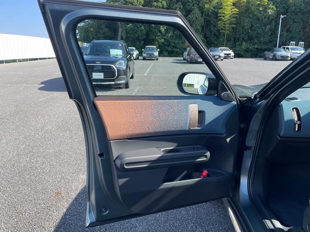 ＭＩＮＩ カントリーマンＳＥ　ＡＬＬ４　ＦＡＶＯＵＲＥＤ　ＴＲＩＭ　認定中古車／元デモカー／電気自動車／Ｍパッケージ（電動シート／ハーマンカードン／インテリアカメラ／プライバシーガラス）／ドライビングアシストプロ／パーキングアシストプラス／Ｆシートヒーター（66枚目）