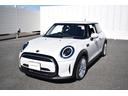 ＭＩＮＩ クーパーＤプレミアムプラスパッケージクラシックトリム　認定中古車　アクティブクルーズコントロール　衝突被害軽減ブレーキ　ＳＯＳコール　同色ルーフ　リヤビューカメラ　障害物センサー　アップルカープレイ　シートヒーター（7枚目）