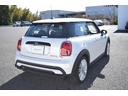 ＭＩＮＩ クーパーＤプレミアムプラスパッケージクラシックトリム　認定中古車　アクティブクルーズコントロール　衝突被害軽減ブレーキ　ＳＯＳコール　同色ルーフ　リヤビューカメラ　障害物センサー　アップルカープレイ　シートヒーター（8枚目）