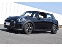 ＭＩＮＩ クーパーＤ　クラシック・トリム　正規認定中古車　元デモカー　クラシックトリム　Ａｐｐｌｅ　Ｃａｒ　Ｐｌａｙ　リアビューカメラ　前後障害物センサー　クルーズコントロール　ドライブアシスト　　ＬＥＤ　ヘッドライト　Ｂｌｕｅｔｏｏｔｈ　ドライブアシスト（2枚目）