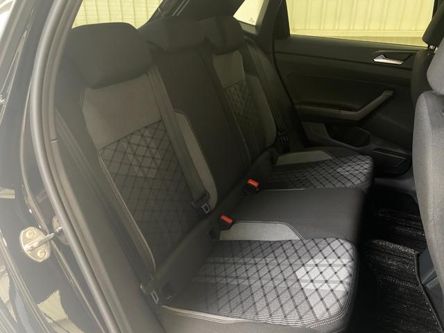 ポロ ＴＳＩ　Ｒライン　弊社下取　ＥＴＣ　デジタルコックピット　パークアシスト　ワイヤレス充電　バックカメラ　アダクティブクルーズコントロール　純正１７インチアルミホイール（17枚目）