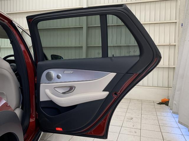 Eクラスオールテレイン E220d 4マチック オールテレイン フルレザー サンルーフ 4WD 純正ナビゲーション アダクティブクルーズコントロール 19インチ純正アルミホイール 本革マキアートベージュ ドラレコ ETC(64枚目)